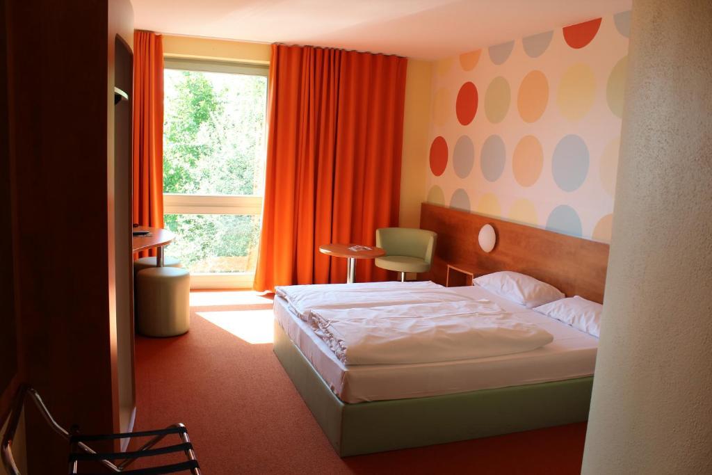 Hotel Holledau Geisenhausen Room photo